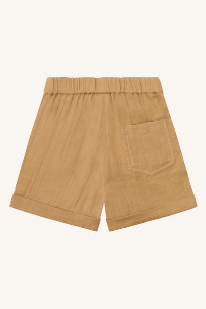 Bio-Kindershorts Haggi von Hust & Claire in Sandfarbe mit elastischem Bund – erhältlich bei Bärechind in Winterthur, Zürich, Schweiz