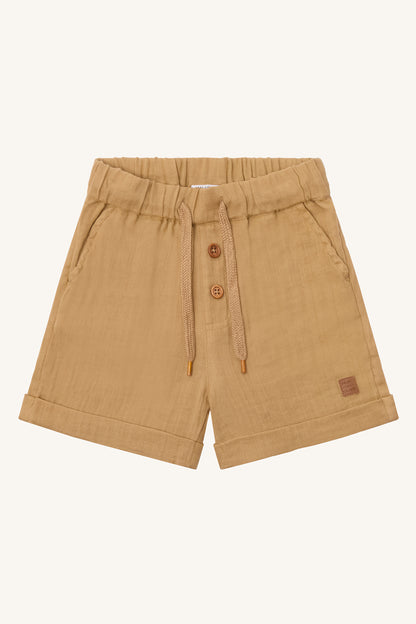 Bio-Kindershorts Haggi von Hust & Claire in Sandfarbe mit elastischem Bund – erhältlich bei Bärechind in Winterthur, Zürich, Schweiz