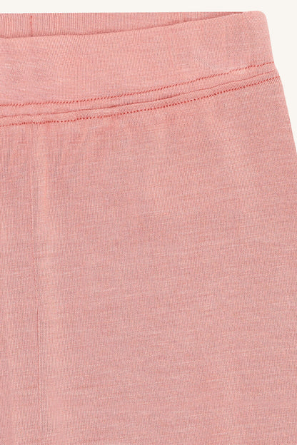 Detailansicht Bambusstoff der Hust&Claire Ludo Leggings – weich & luftig, bei Bärechind Winterthur, Zürich, Schweiz.