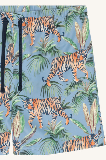 Detailansicht des Tigerprints auf den Badeshorts Haki von Hust&Claire, Bärechind Winterthur, Zürich, Schweiz.