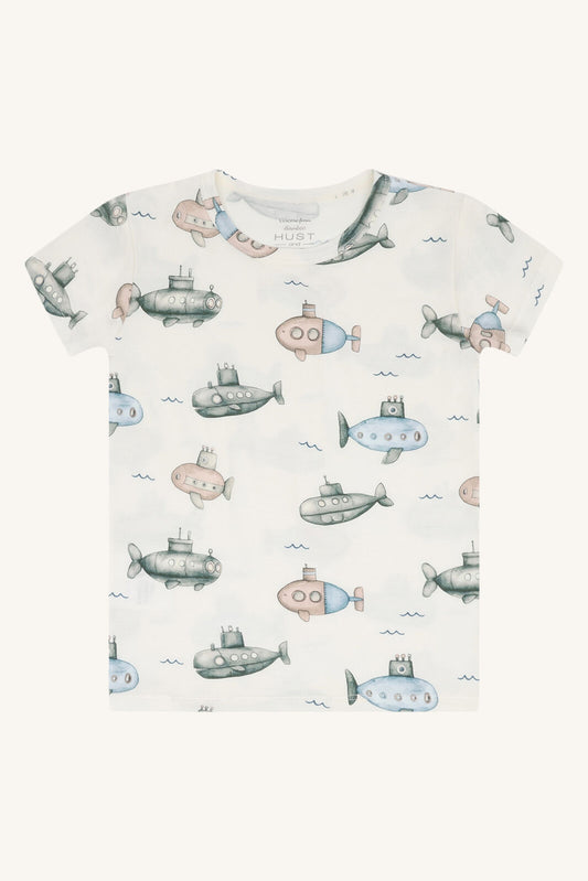 Austin Bambus T-Shirt von Hust&Claire mit U-Boot Print, Vorderansicht, Bärechind Winterthur, Zürich, Schweiz.
