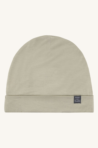 Floor Bambus Viskose Beanie von Hust&Claire in stone green, Vorderansicht, Bärechind Winterthur, Zürich, Schweiz