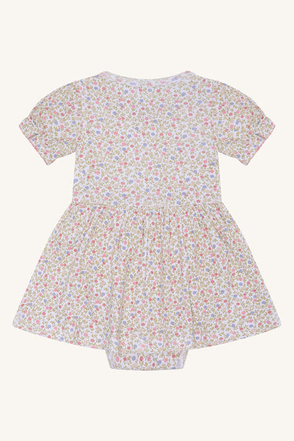 Rückansicht mit Body-Teil vom Hust&Claire Kammy Blooming Bodykleid aus GOTS-zertifizierter Baumwolle, Bärechind Winterthur, Zürich, Schweiz.