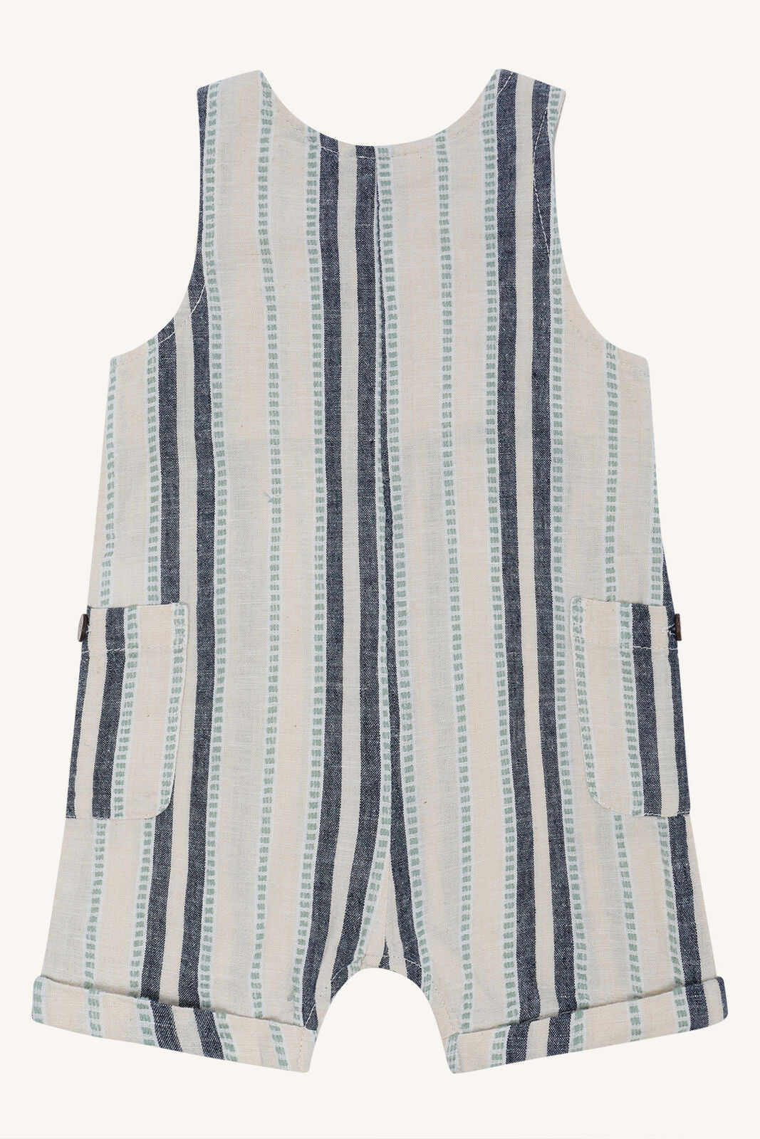 Rückansicht vom Hust&Claire Mik Holiday Shorts Strampler aus Leinen-Baumwoll-Mix, Bärechind Winterthur, Zürich, Schweiz.