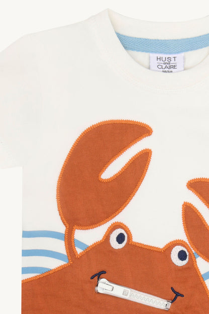 Detailansicht Hust&Claire T Shirt mit orangefarbenem Krebs Motiv im Bärechind Winterthur, Zürich, Schweiz