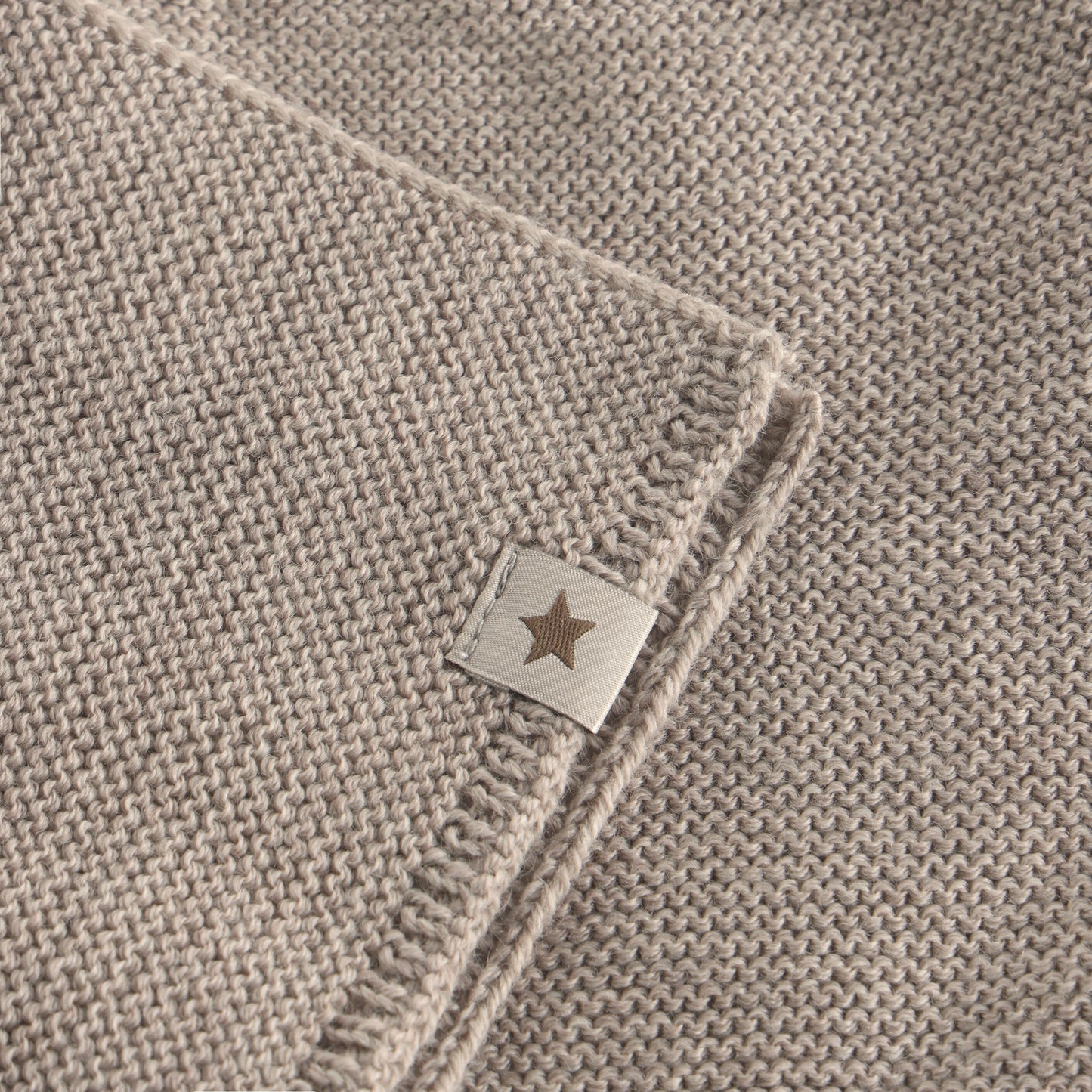 Detailansicht des gestrickten Merino Halswärmers aus dem Bärechind Sortiment