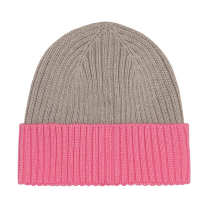 Rückansicht der Merino Strickmütze in Pink