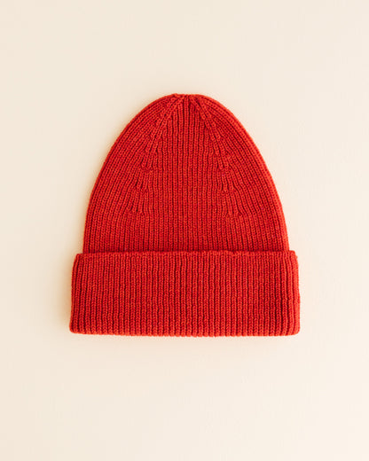 Hvid Fonzie Beanie in Red, gestrickt aus Merinowolle, erhältlich im Bärechind in Winterthur, Zürich Schweiz.