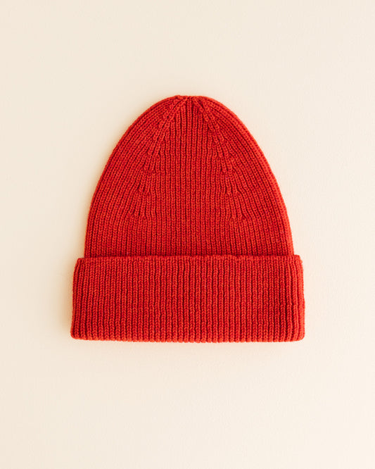 Hvid Fonzie Beanie in Red, gestrickt aus Merinowolle, erhältlich im Bärechind in Winterthur, Zürich Schweiz.