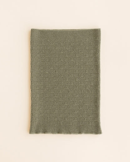 Hvid Gigi Loop Schlauchschal aus 100% mulesingfreier Merinowolle in Artichoke, erhältlich bei Bärechind