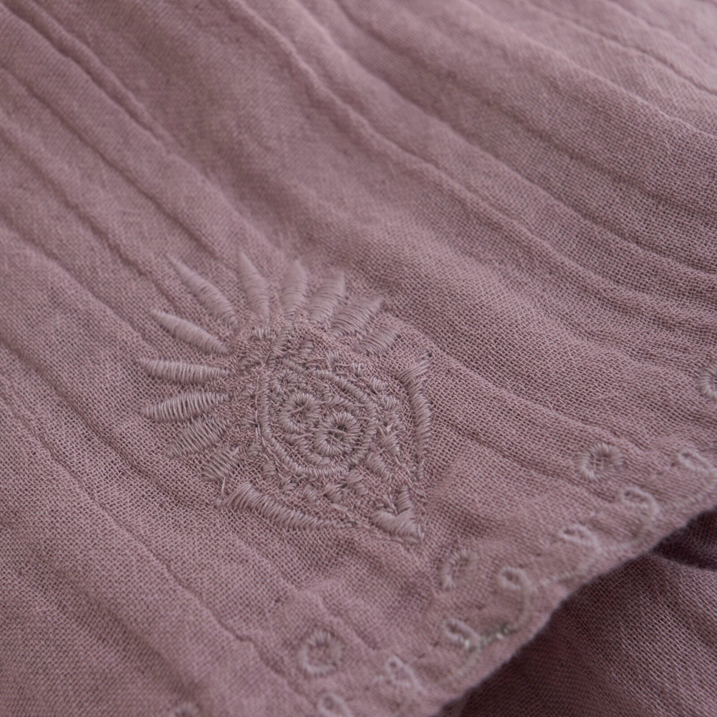 Muslin Rock, Lila