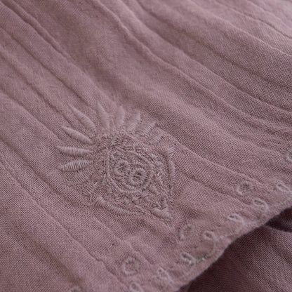 Muslin Rock, Lila