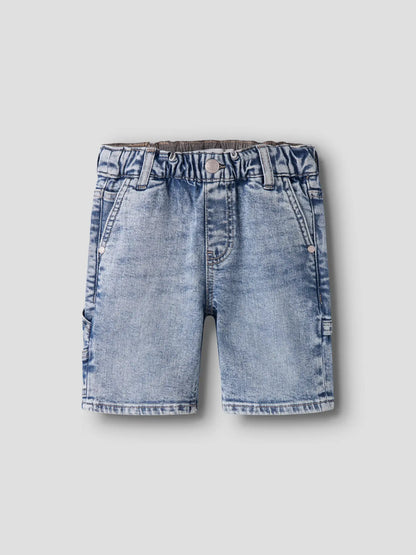 Kinder Jeans Bermuda aus hellblauem Denim mit Taschen, erhältlich bei Bärechind Winterthur Zürich Schweiz.