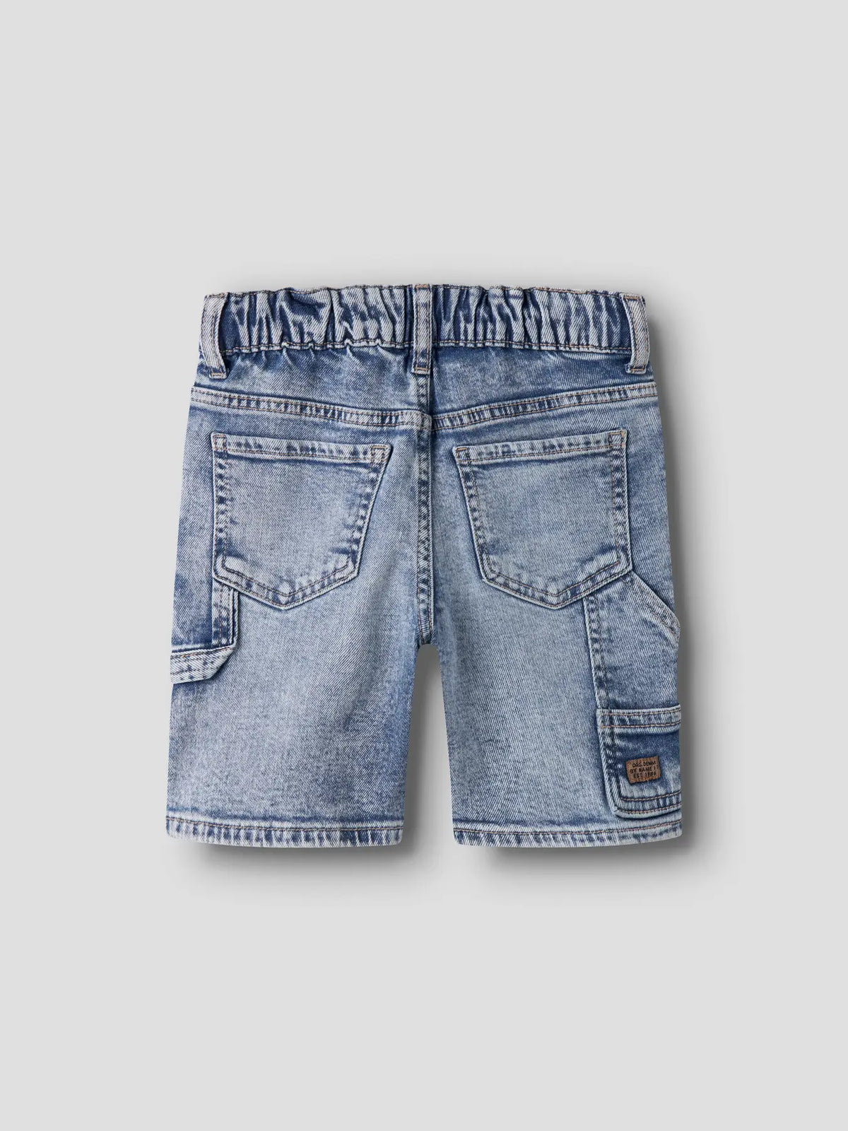 Hellblaue Denim Jeansshorts für Kinder mit lockerem Schnitt, kaufen bei Bärechind Winterthur Zürich Schweiz.