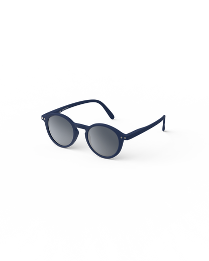 IZIPIZI Kinder Sonnenbrille 5-7 Jahren Navy Blue Seitenansicht mit flexiblem Gestell – Bärechind Kinderladen Winterthur Zürich Schweiz