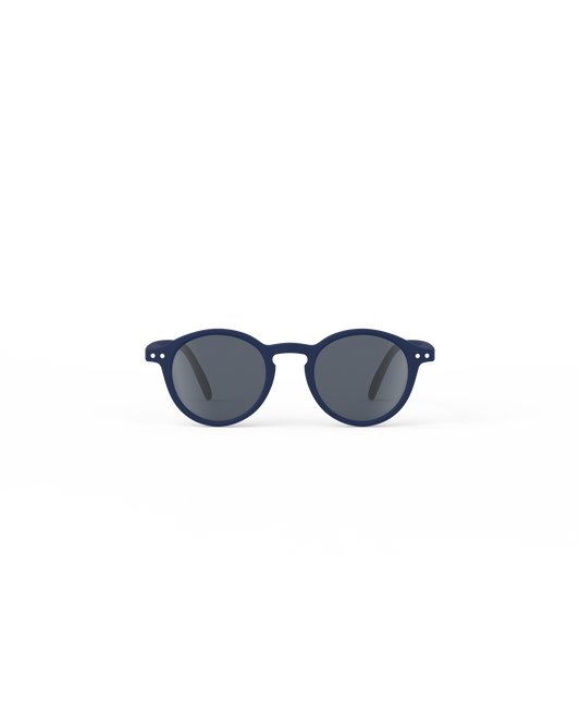 IZIPIZI Kinder Sonnenbrille Navy Blue Frontansicht mit runden Gläsern – erhältlich bei Bärechind in Winterthur, Zürich, Schweiz