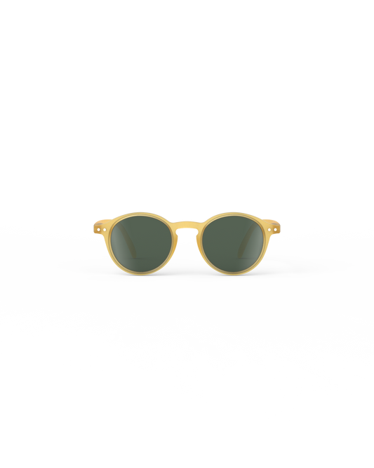 IZIPIZI Kinder Sonnenbrille Yellow Honey Frontansicht mit runden Gläsern – erhältlich bei Bärechind in Winterthur, Zürich, Schweiz