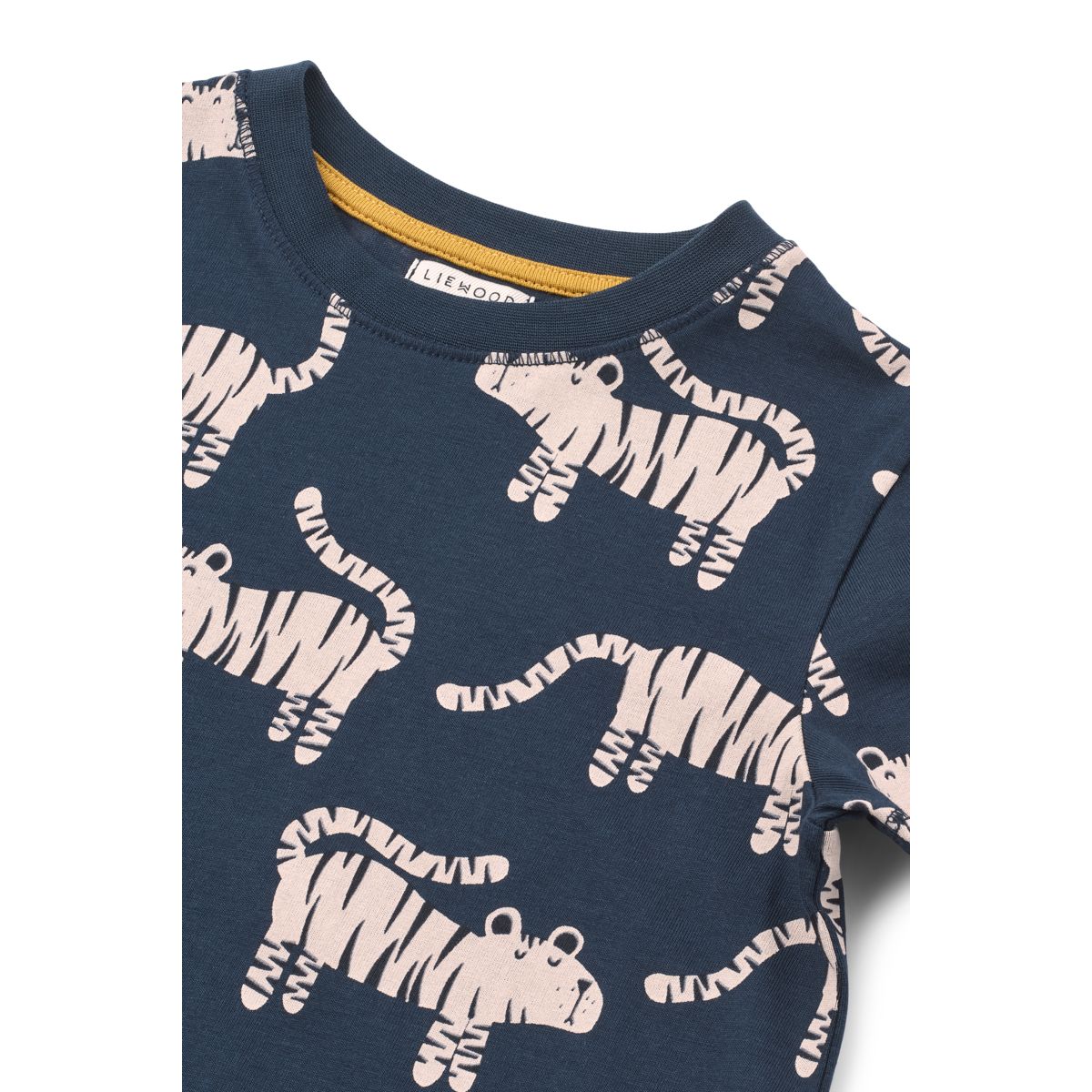 Detailansicht des Liewood Apia T-Shirts mit Tiger Print aus Bio Baumwolle