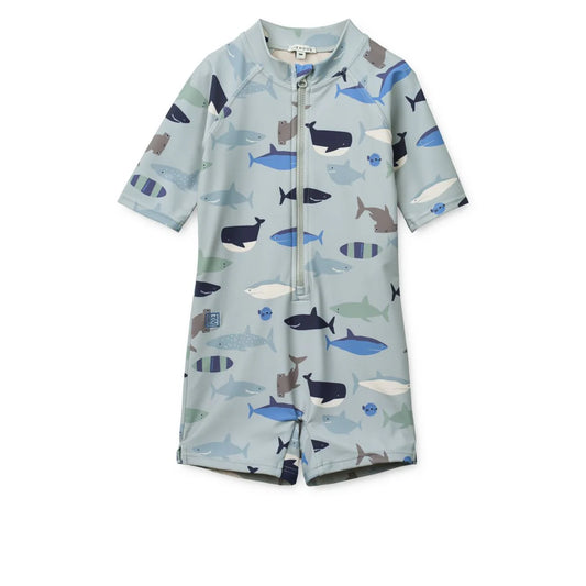 Liewood Max Schwimm Jumpsuit mit Hai Motiv Shark Dove Blue für Kinder – erhältlich bei Bärechind Kinderladen in Winterthur, Zürich Schweiz.