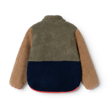 Rückseite der Liewood Nolan Teddyjacke aus recyceltem Sherpa Fleece in Braun, Oliv und Dunkelblau