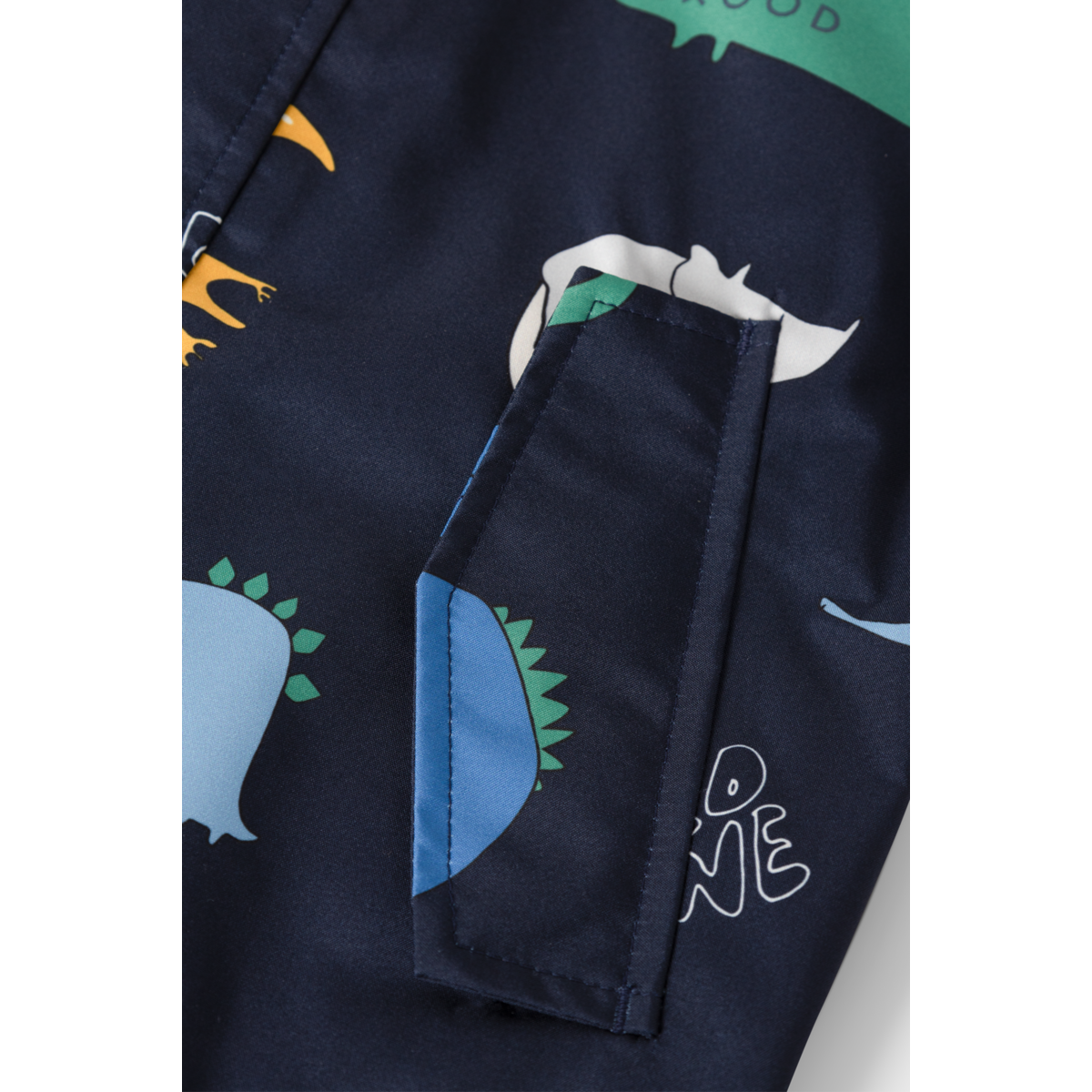Detail der wasserdichten Liewood Pedia Regenjacke mit versiegelten Nähten