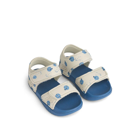 Liewood Printed Sandalen aus EVA mit Pufffisch-Muster für Kinder – erhältlich im Bärechind Winterthur, Zürich, Schweiz.