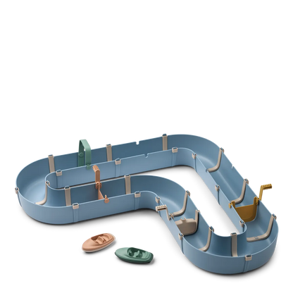 Liewood Wasserbahn Spielset für Kinder aus recyceltem Kunststoff, nachhaltiges Outdoor-Spielzeug im Bärechind Winterthur Zürich Schweiz.