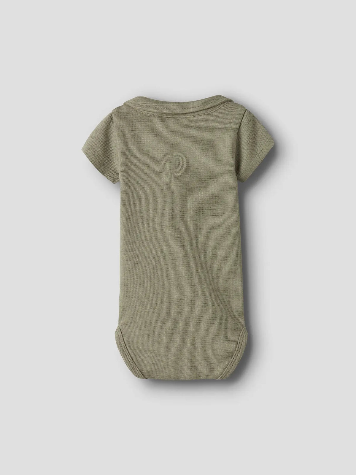 Baby Body mit Polokragen in olive aus Baumwolle von Lil' Atelier im Bärechind Kinderladen Winterthur Zürich Schweiz