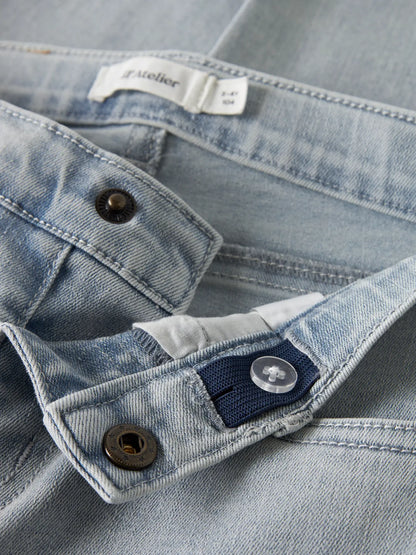 Detail Knopf Kinder Jeans Denim von Lil' Atelier im Bärechind Kinderladen Bärechind Winterthur Zürich Schweiz