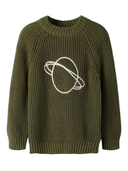 Kinder Strickpullover von Lil' Atelier in Olivgrün mit aufgesticktem Planetenmotiv aus Bio-Baumwolle. Erhältlich im Bärechind Winterthur.