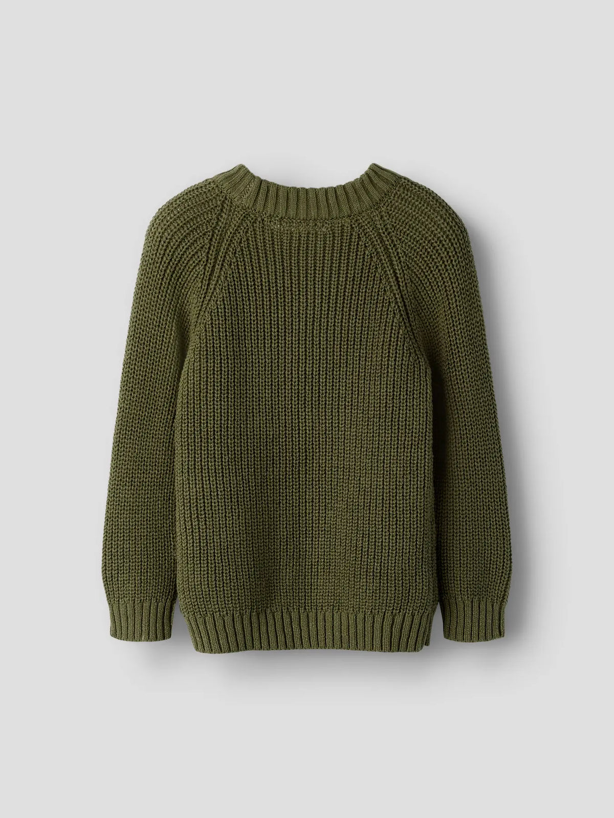 Rückansicht des olivgrünen Kinder Strickpullovers von Lil' Atelier aus Bio-Baumwolle mit grobem Strickmuster.