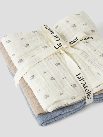 Lil’ Atelier Mulltücher aus Bio-Baumwolle im 3er Set in Beige und Blau für Babys im Bärechind Winterthur