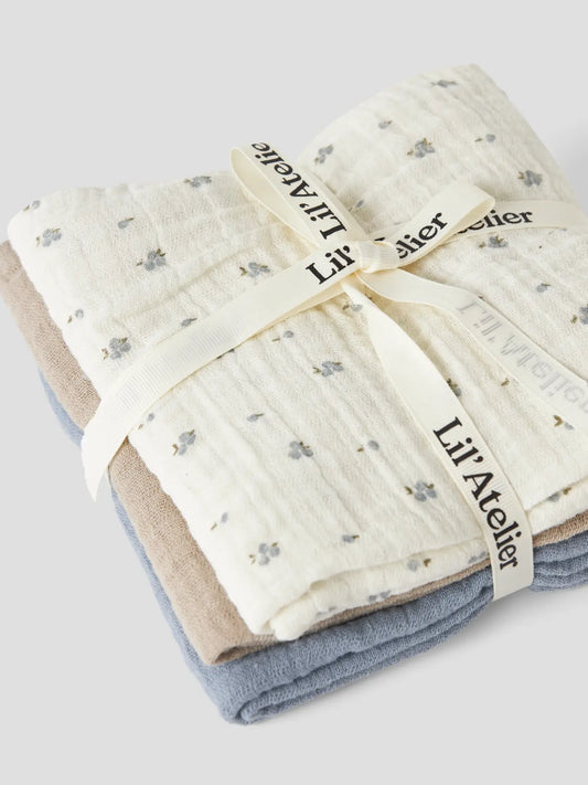 Lil’ Atelier Mulltücher aus Bio-Baumwolle im 3er Set in Beige und Blau für Babys im Bärechind Winterthur