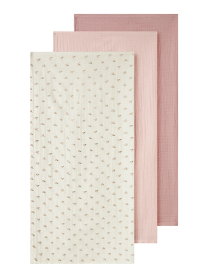 Drei Lil’ Atelier Mulltücher aus Bio-Baumwolle in Rosa und Creme für Babys und Kleinkinder