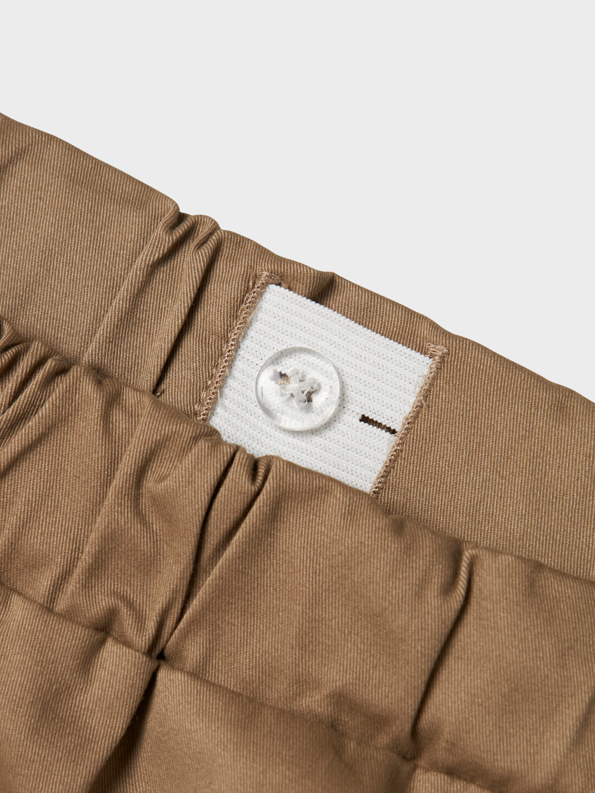 Bärechind Lil'Atelier Stoffhose, Detailansicht des verstellbaren Bunds