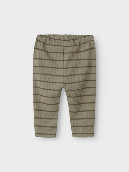 Rückansicht der gestreiften LIL'ATELIER Babyhose aus Baumwolle – erhältlich bei Bärechind in Winterthur, Zürich, Schweiz.