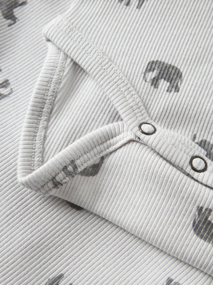 Detailaufnahme des Rippstoffs und Elefantenmusters von LIL'ATELIER bei Bärechind Winterthur Zürich Schweiz