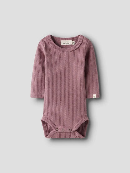 LIL'ATELIER Body in Altrosa mit Rippstruktur aus Baumwolle – erhältlich bei Bärechind in Winterthur, Zürich, Schweiz.