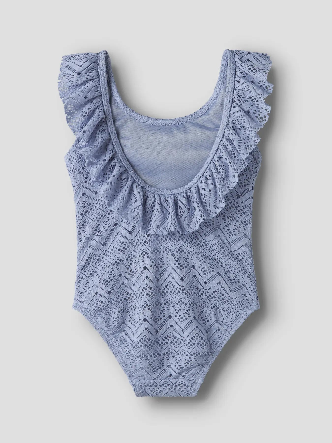 Blauer Badeanzug mit Struktur und Rüschen von Lil’Atelier bei Bärechind in Winterthur, Zürich, Schweiz