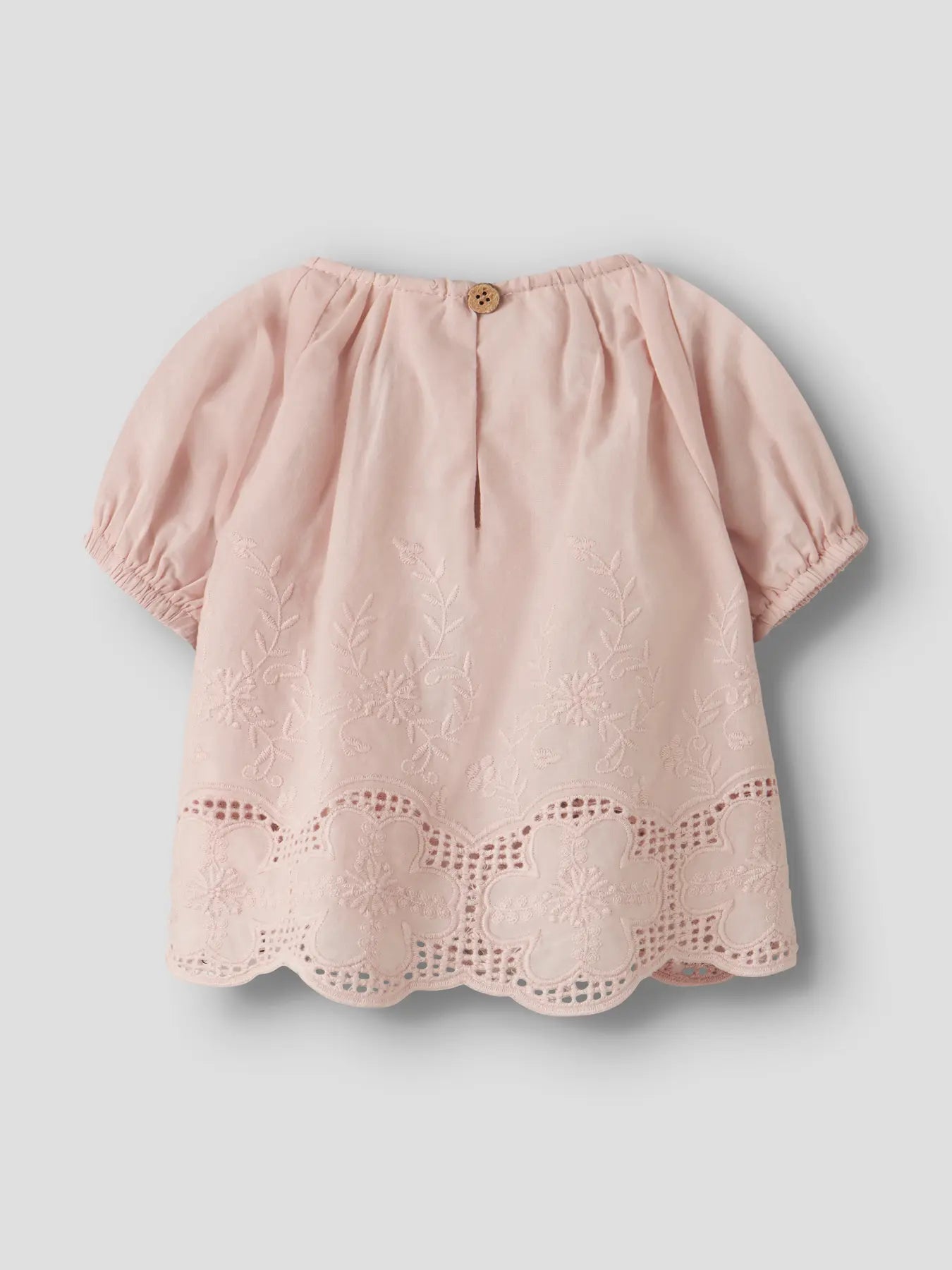 Kinder Bluse in Rosa mit feiner Stickerei von Lil’Atelier, erhältlich bei Bärechind in Winterthur, Zürich, Schweiz
