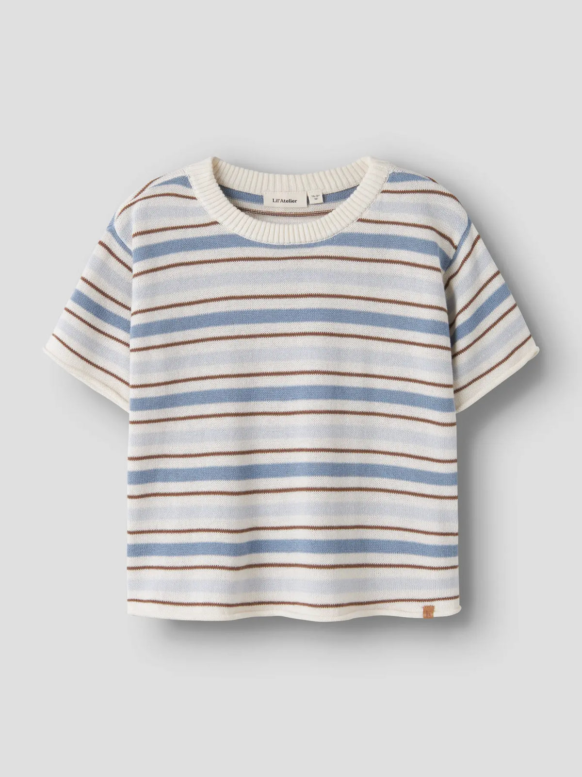 Blau gestreiftes Kinder Shirt aus Strick von Lil’Atelier, erhältlich bei Bärechind in Winterthur, Zürich, Schweiz