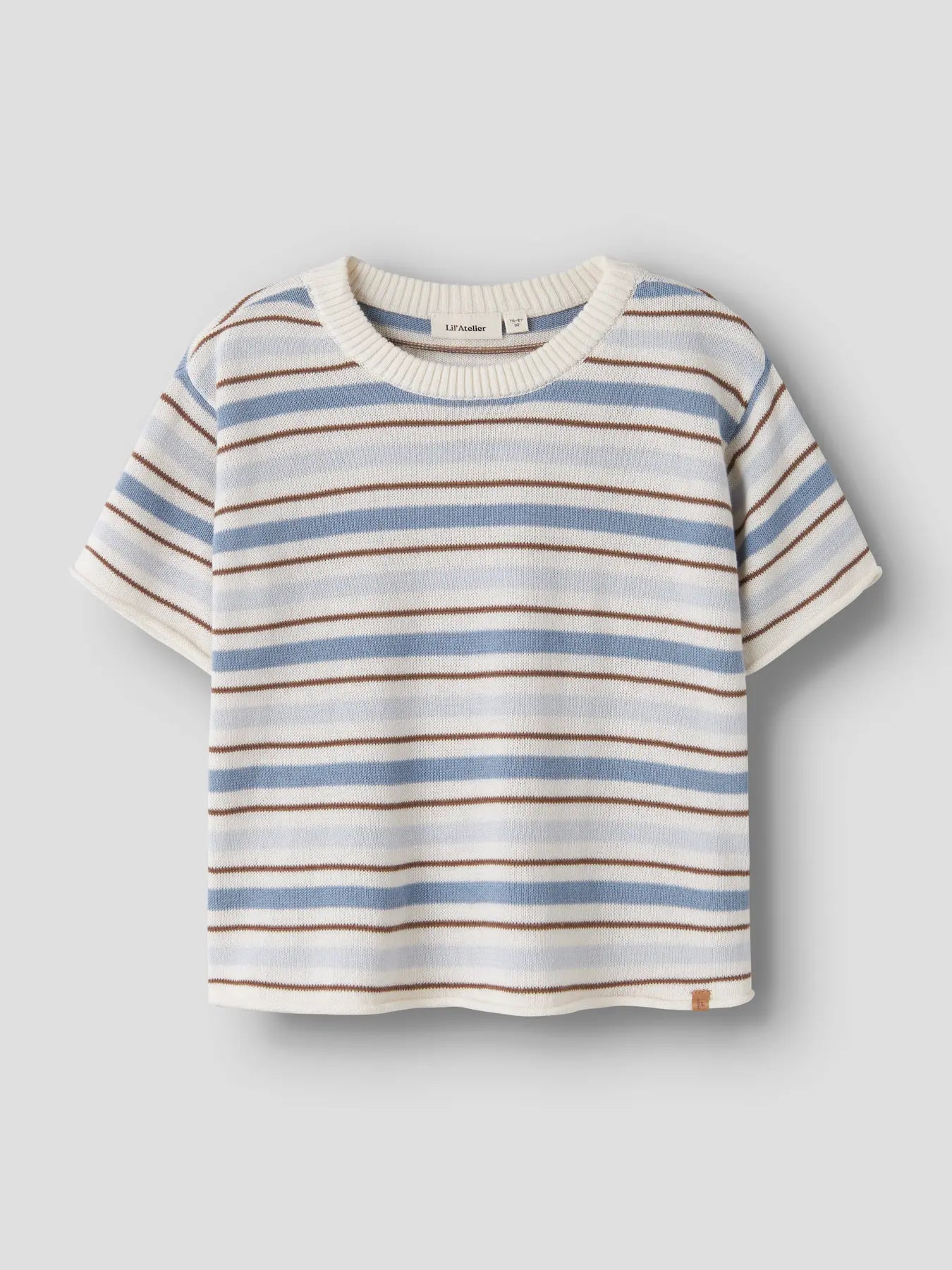 Blau gestreiftes Kinder Shirt aus Strick von Lil’Atelier, erhältlich bei Bärechind in Winterthur, Zürich, Schweiz