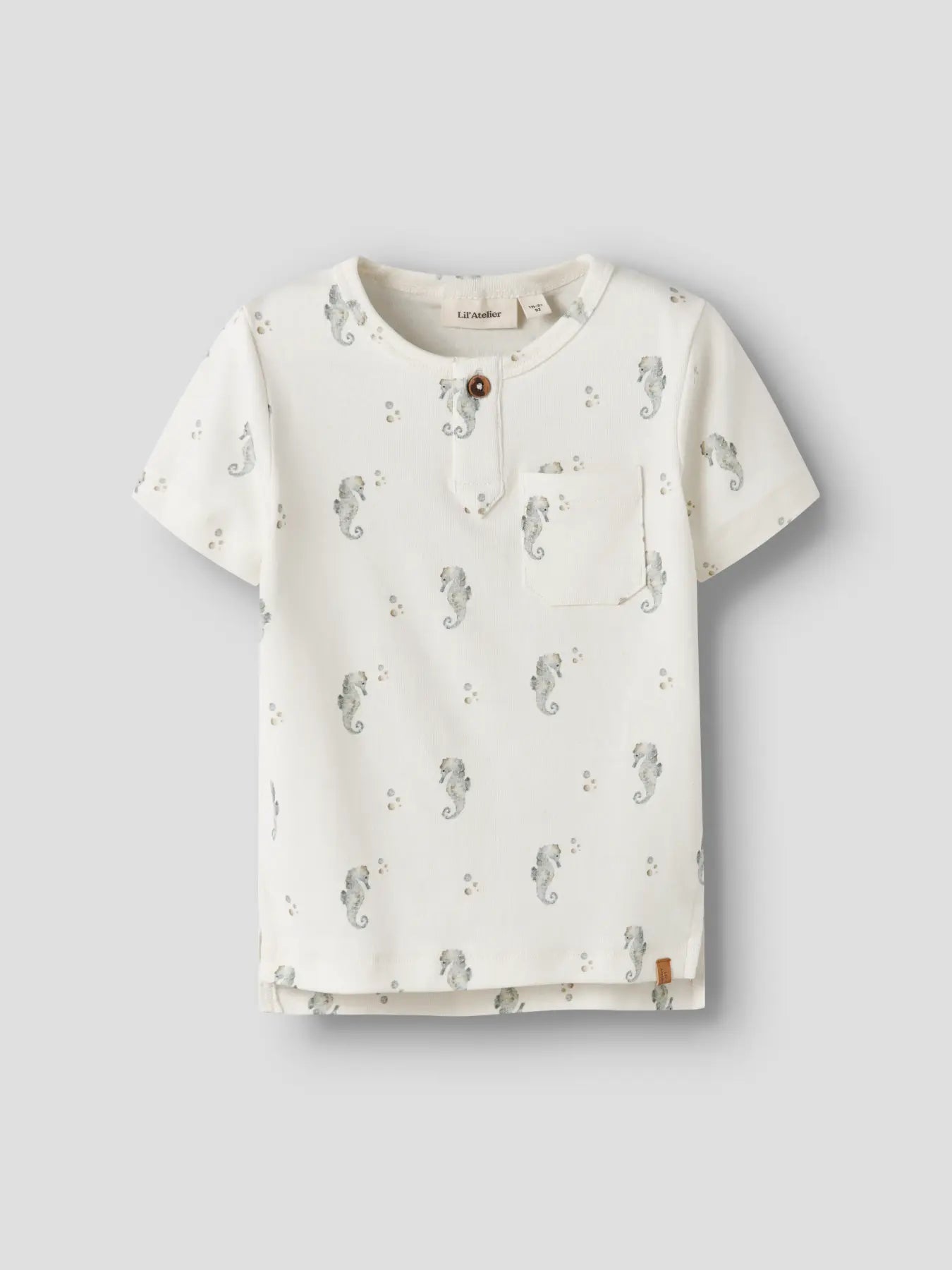 Kinder T-Shirt aus Bio-Baumwolle mit Seepferdchenmuster von Lil' Atelier bei Bärechind Kinderladen Winterthur Zürich Schweiz.