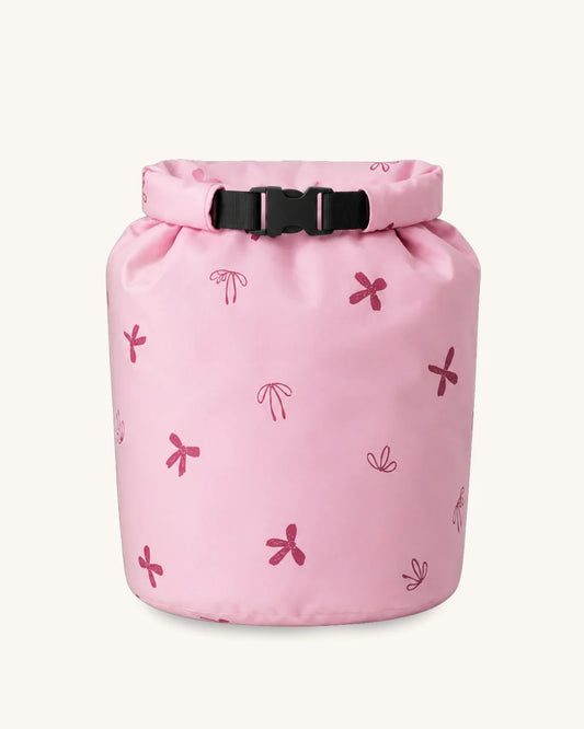 Little Casimir Wet Bag im Print Pretty Bow mit zartem Schleifenmuster in Rosa, wasserdichte Nasstasche für Kinder