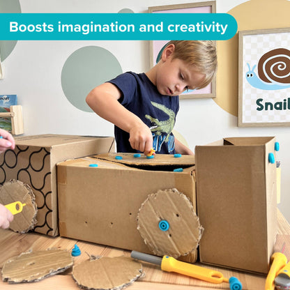 Kind baut mit Makedo CREATE Bausatz aus Karton – kreatives STEM-Spielzeug, erhältlich im Bärechind Winterthur Schweiz