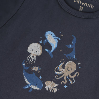 Detailansicht Meerestiere-Print auf Minymo Babybody aus Bio-Baumwolle – Bärechind Winterthur, Zürich Schweiz.