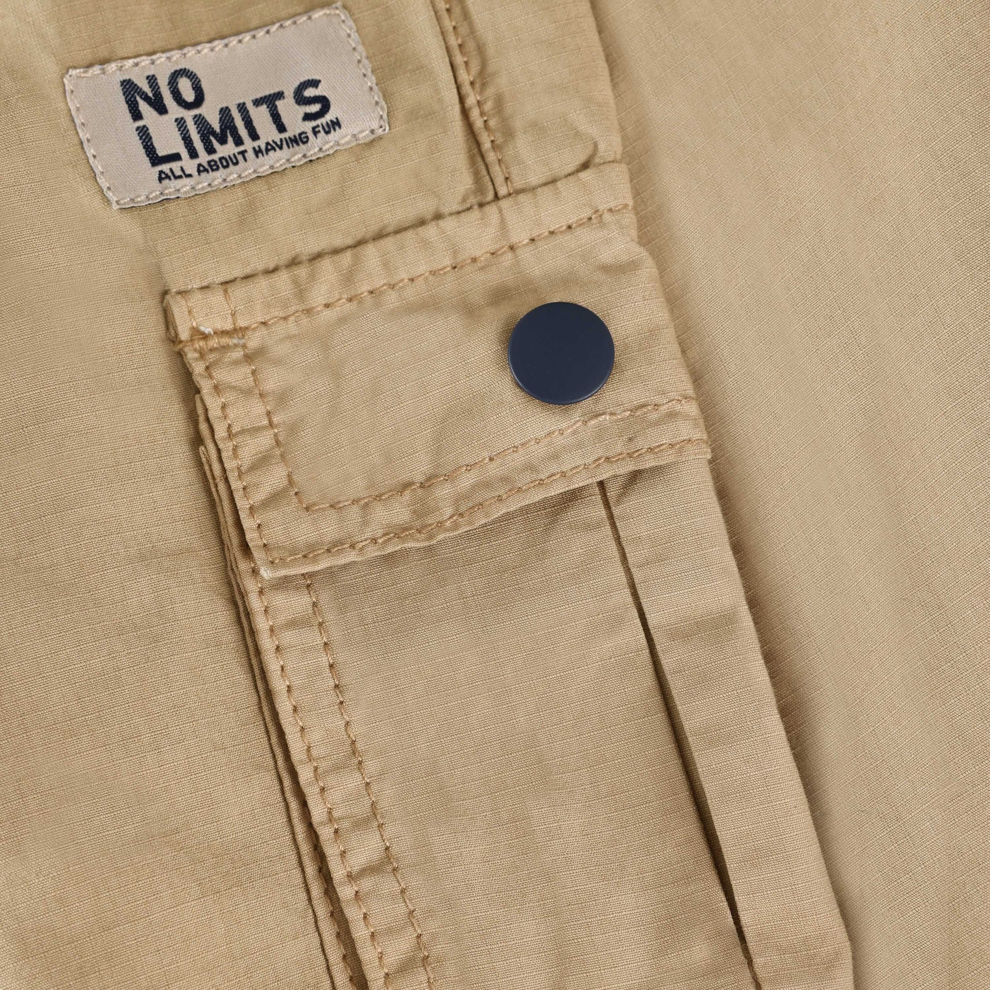 Detailaufnahme Tasche MINYMO Ripstop Hose sand im Bärechind Winterthur Schweiz