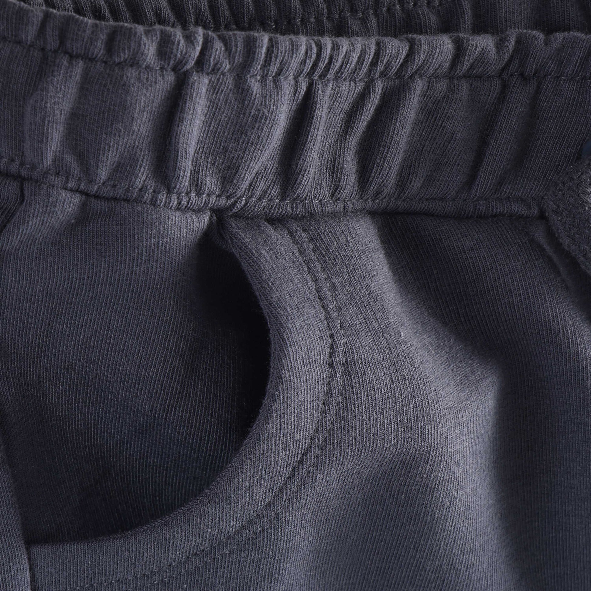 Detail elastischer Bund MINYMO Sweat Hose aus Bio Baumwolle im Bärechind Winterthur Schweiz