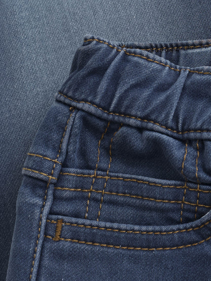 Detailaufnahme der Minymo Sweat Jeans mit elastischem Hosenbund, Jeansnähten und Taschen, erhältlich im Bärechind Winterthur