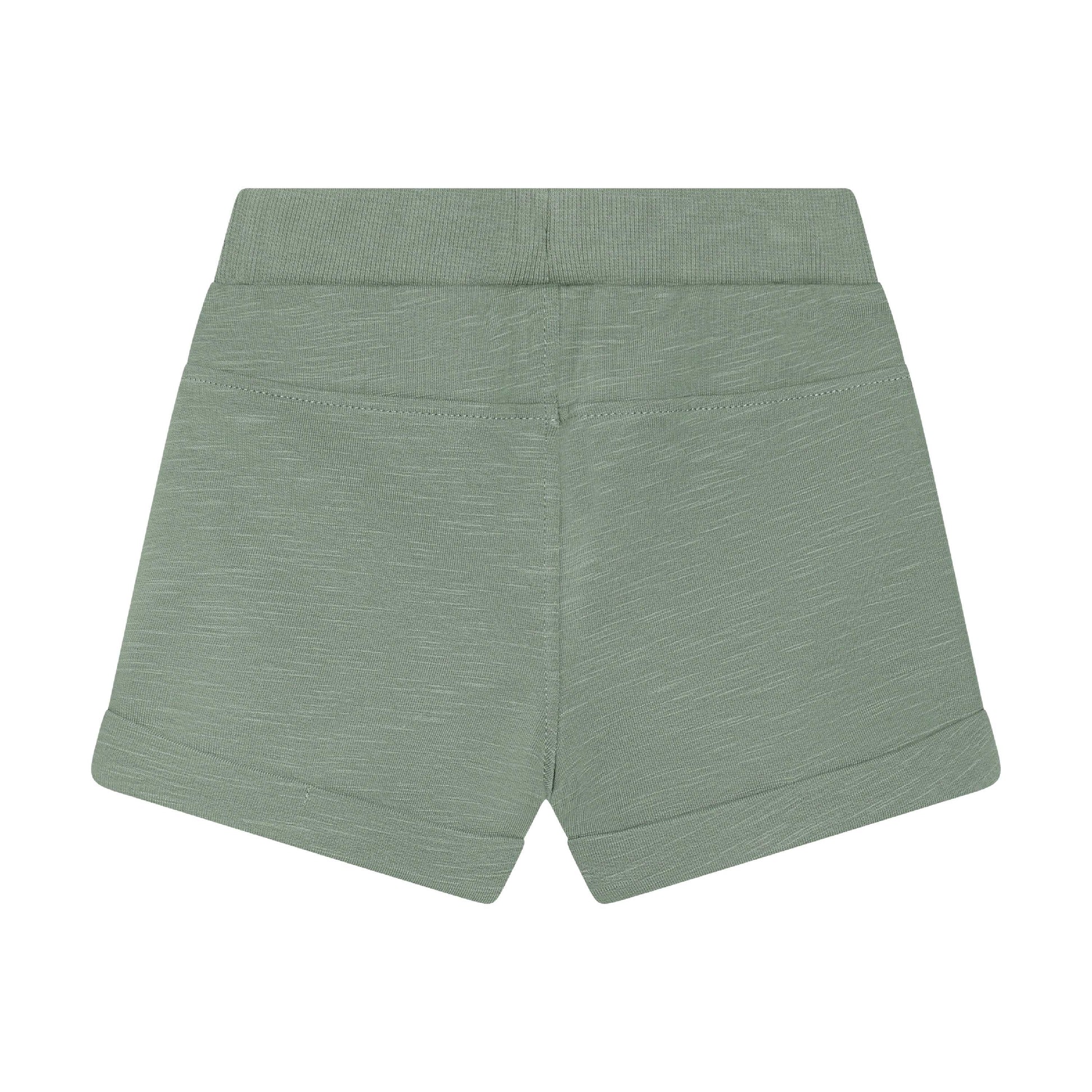 Rückansicht der grünen MINYMO Sweat Shorts für Babys und Kinder, Kinderladen Bärechind Winterthur Schweiz